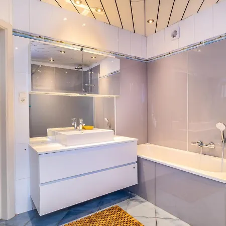 בית נופש House Relax Centrally Located In